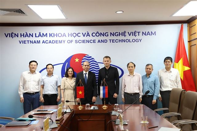 Cụ thể hóa hợp tác chiến lược giữa Viện Hàn lâm Khoa học và Công nghệ Việt Nam và Tập đoàn AFK Sistema (Nga)
