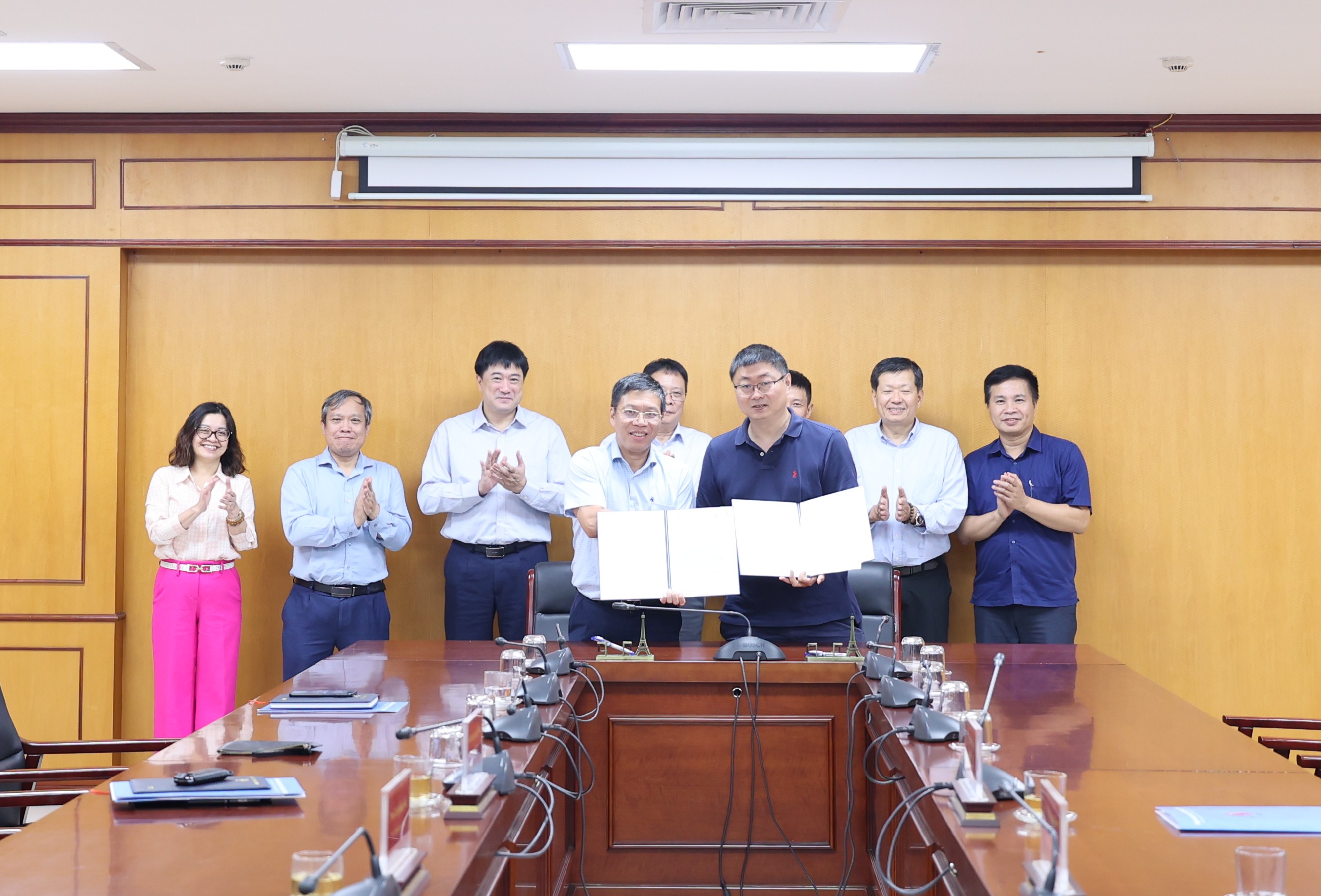 Strengthening cooperation in the field of quantum dot science