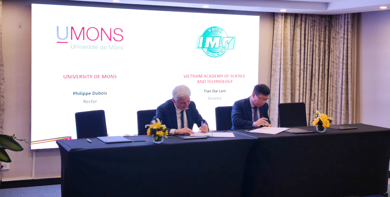Prof. Dr. Tran Dai Lam, Director of the Institute of Materials Science signed a MOU with Prof. Dr. Phillippe Dubois, Rector of Mons University